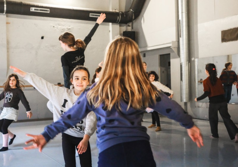 Clase de danza contemporánea infantil en La Piconera